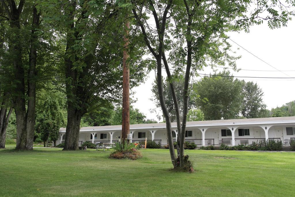 Ray Lyn Motel Trail Exterior photo