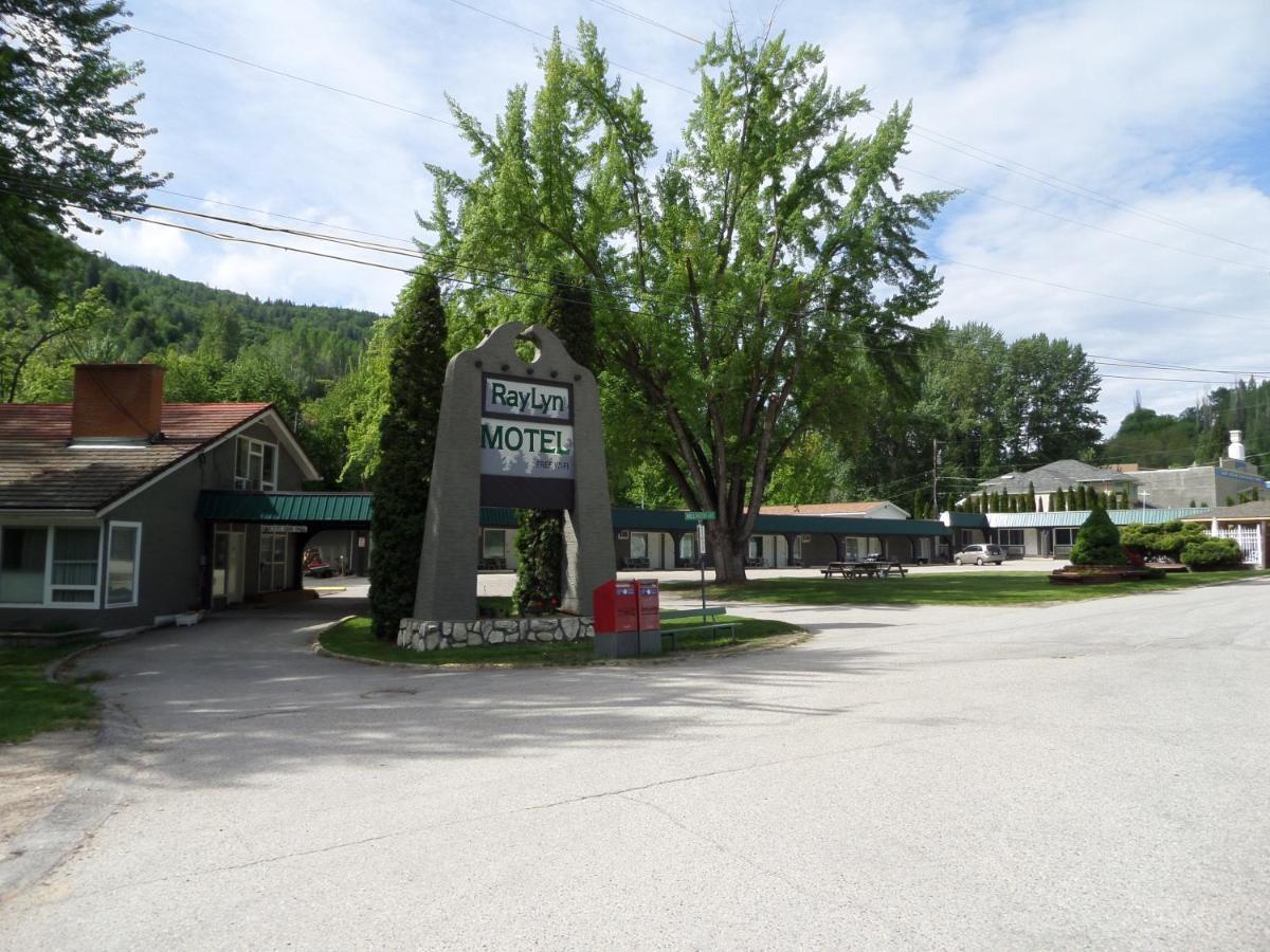 Ray Lyn Motel Trail Exterior photo